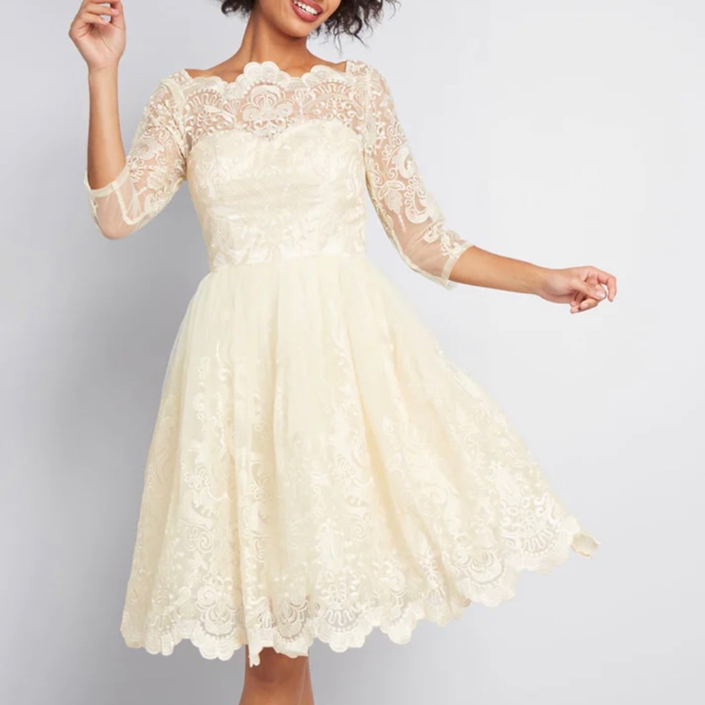 ModCloth Gilded Grace Lace Dress, size 6 in Champagne lace